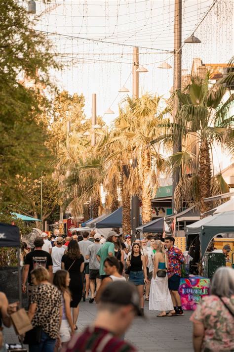 Moonlight Easter Saturday Market, Hargreaves Mall, Bendigo, VIC ...