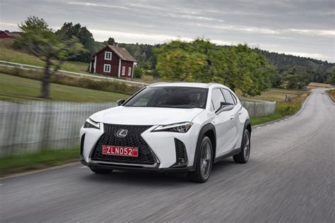 Photo Gallery: The Lexus UX 200 F SPORT in Ultra White – Lexus Enthusiast | Lexus Enthusiast