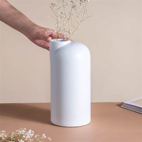 Flugen White Ceramic Vase Online - Premium Vase | Nestasia