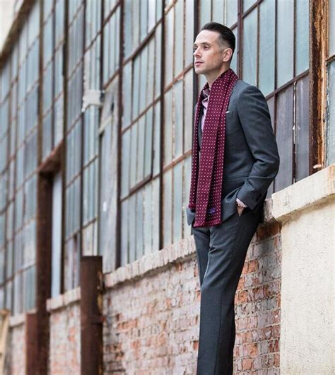 Charcoal Grey Business Suit 的图像结果