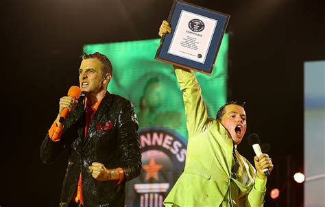 Person Getting Slimed 的图像结果