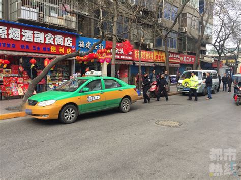 西安一出租车司机在车内身亡 最近一直开夜班_央广网