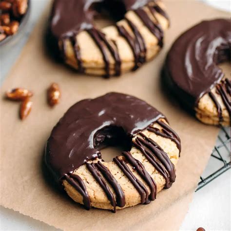 Easy Homemade Fudge Stripe Cookies Recipe - goingcooking.com