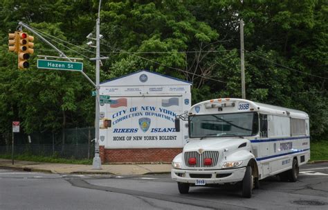 EXCLUSIVE: Rikers Island inmate 'knew he had to' help rescue female ...