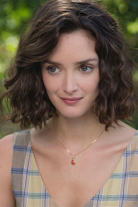 Charlotte Le Bon in The Hundred-Foot Journey | Coiffure courte, Coupe ...
