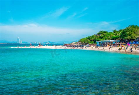 海南三亚的海滩高清图片下载-正版图片502453057-摄图网