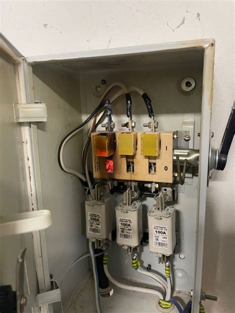 How Does a Fuse Box Work 的图像结果