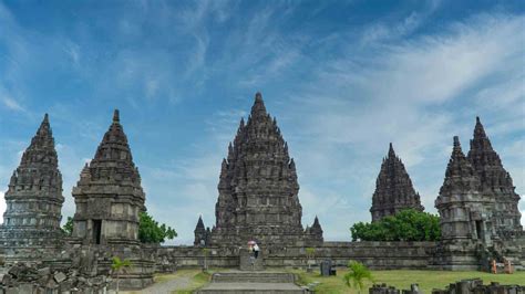 Astounding Indonesia Landmarks: Ultimate Guide