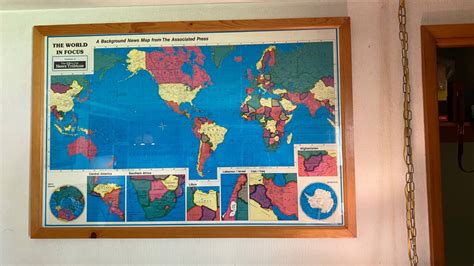 Large Framed World Map 的图像结果