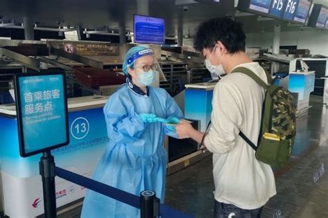 东航武汉公司推出“首乘旅客”服务_腾讯新闻