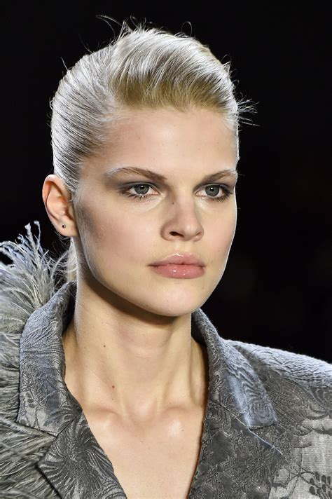 Runway Model Makeup Tutorial | Saubhaya Makeup