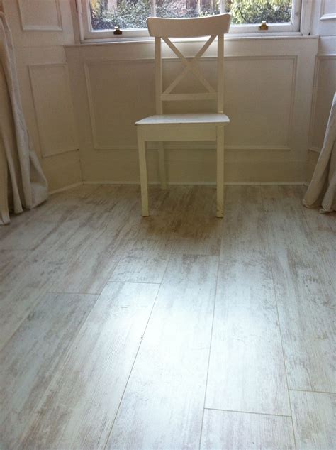Whitewash Laminate Flooring - Sudded