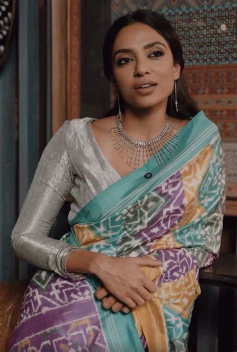 Sobhita Dhulipala : చీరకట్టులో శోభిత క్యూట్ ఫొటోలు.. ఎంత అందంగా ఉందో ...