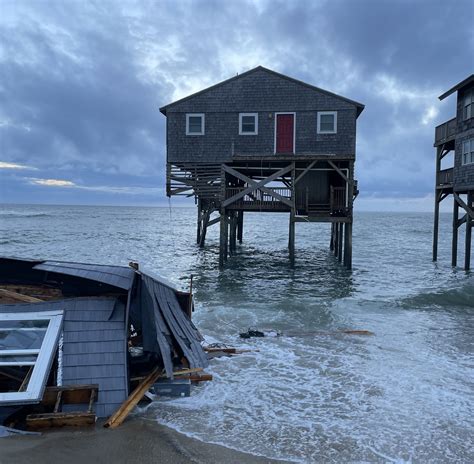 NC Outer Banks homes collapse, wash into ocean on Friday in Rodanthe