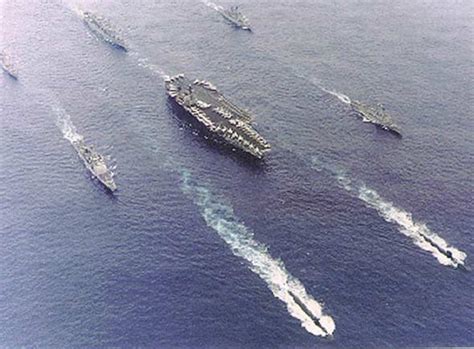 图文：小鹰号是美军长期前沿部署西太平洋的航母_新浪军事_新浪网