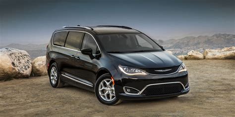 All-wheel-drive Chrysler Pacifica minivan could be coming | Driving