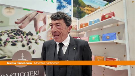 Fiasconaro al Summer Fancy Food con Toro di Wall Street di cioccolato ...