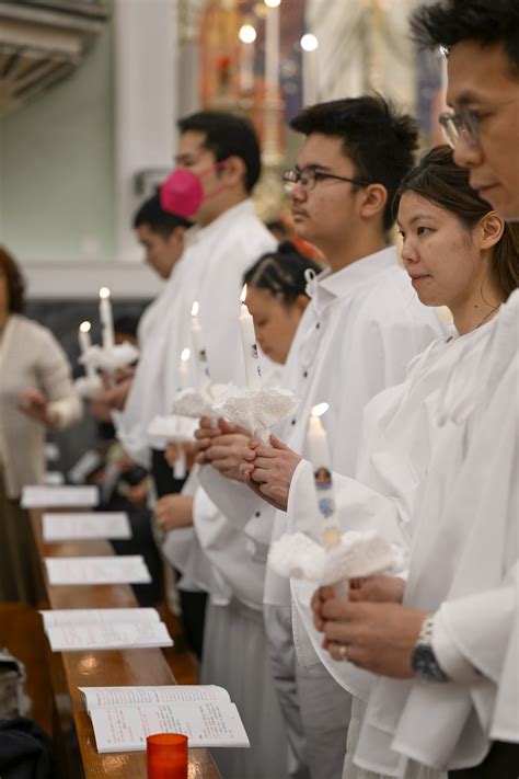 At Easter vigil, 197 catechumens enter full communion with Catholic ...