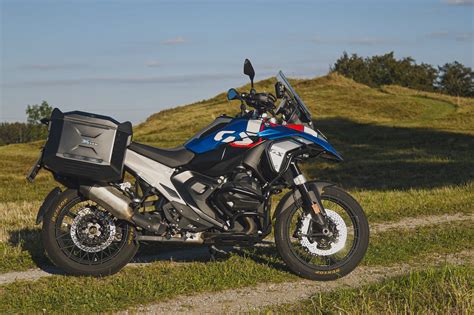 BMW R 1300 GS vs BMW S 1000 XR