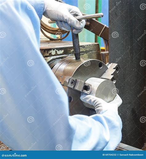 Lathe Machine Operator 的图像结果