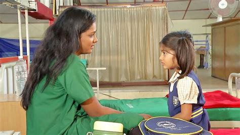 Watch Akka Season 1 Episode 211 : Kushi Visits Her Mother - Watch Full ...