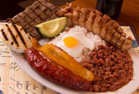 Bandeja paisa, comida Colombiana | Colombian food, Traditional ...