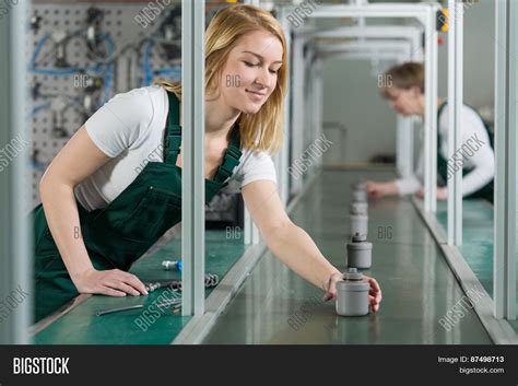 Assembly Line Female Worker Comics 的图像结果