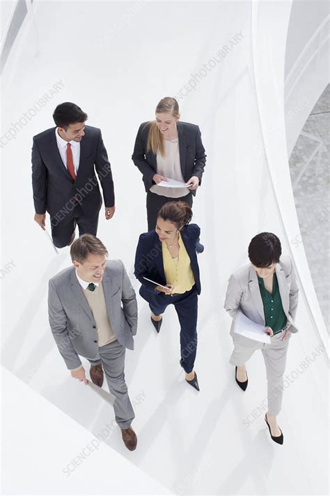 Business People Walking Sign 的图像结果