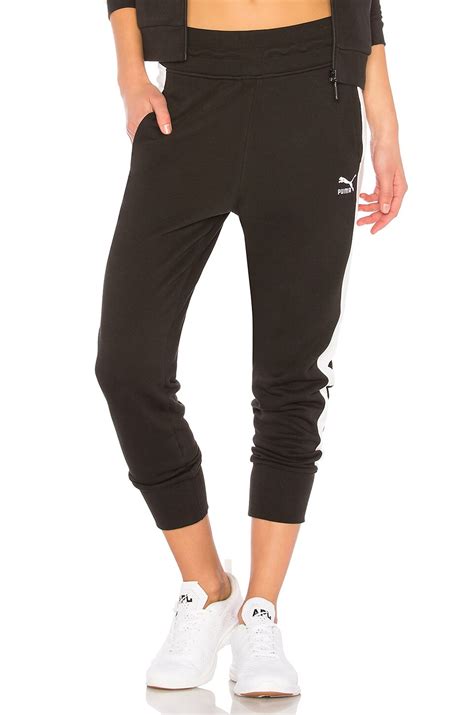Puma Archive Logo T7 Sweatpant in Black | REVOLVE