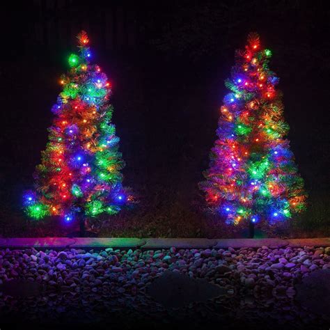 22 Best Outdoor Christmas Tree Decorations and Designs for 2017