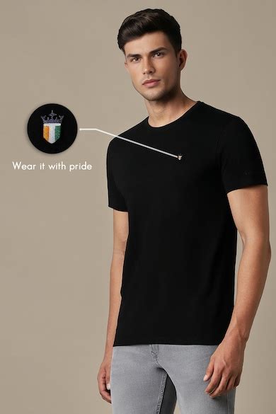 Buy Men Black Solid Crew Neck T-shirt Online - 40013558 | Louis Philippe