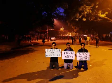 Delhi gang rape protests: Defining moments at India Gate - Delhi gang ...