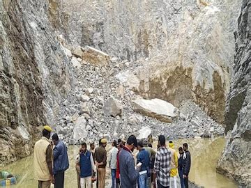 Sonbhadra Mine Collapse: ৩২ ঘণ্টা পার, উত্তরপ্রদেশের সোনভদ্রের পাথর ...