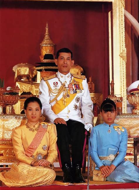 泰国80后新贵妃上位，和王后暗暗较劲，国王后宫堪比甄嬛传_拉隆