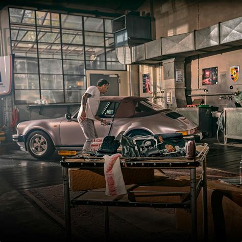 Original Porsche Crest | Porsche Classic | Porsche International