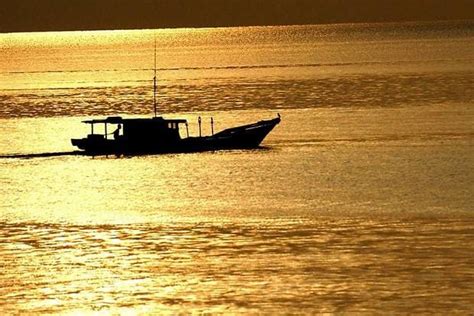 17 missing after Russian fishing boat sinks in Arctic