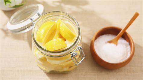 Facial Scrubs for Blackheads: Homemade Solutions