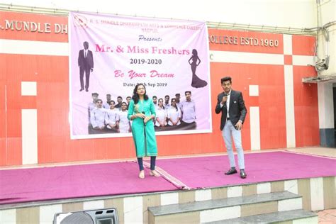 R. S. Mundle Dharampeth Arts and Commerce College