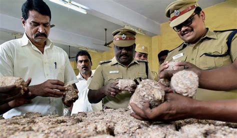 Banned notes converted into stationery by prisoners in TNBanned notes ...
