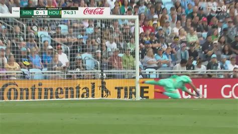 Atajadota de Dayne St. Clair a Fafà Picault le da vida al Minnesota ...