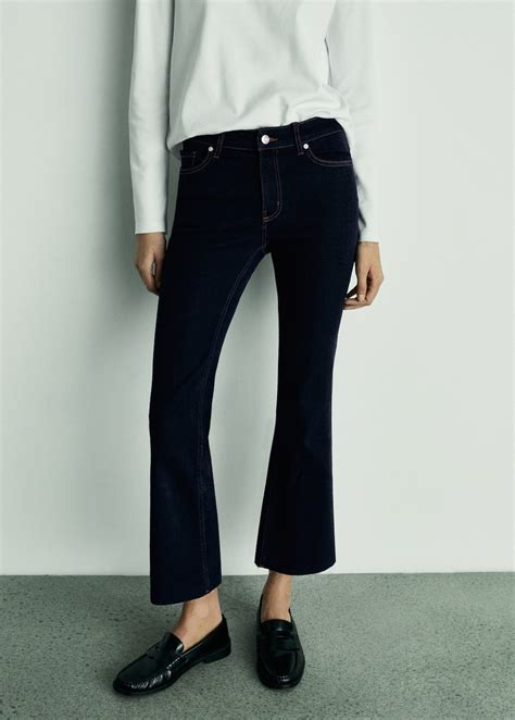 Blugi flare cropped Siennarinse wash - Femei | MANGO Romania