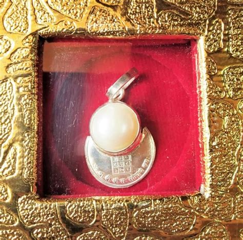 Chandra (Moon) Moti Silver locket pendant – Kalyanastrogems