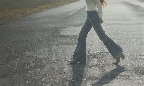 Custom Petite Flare Jeans - Perfect Fit Guarantee - Sumissura