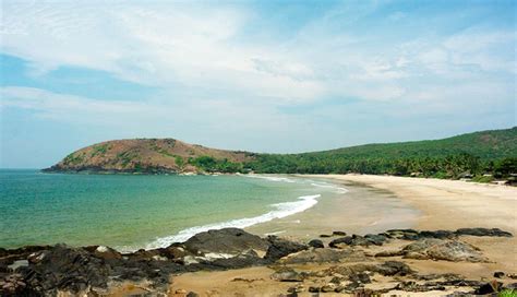 6 Breathtaking Beautiful Beaches To Explore in Karnataka - lifeberrys.com