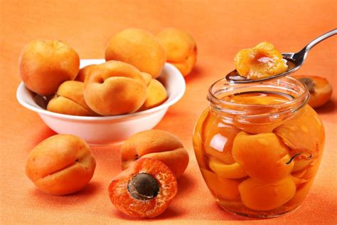 Абрикосы в сахарном сиропе на зиму – простой и вкусный рецепт, как ...