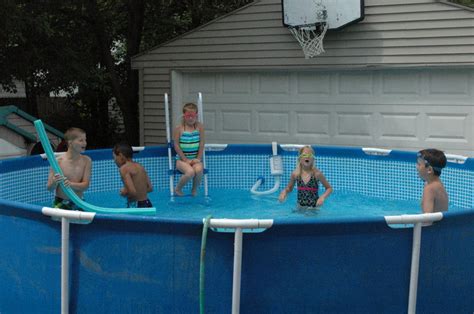 How to Keep Play Pools Clean 的图像结果