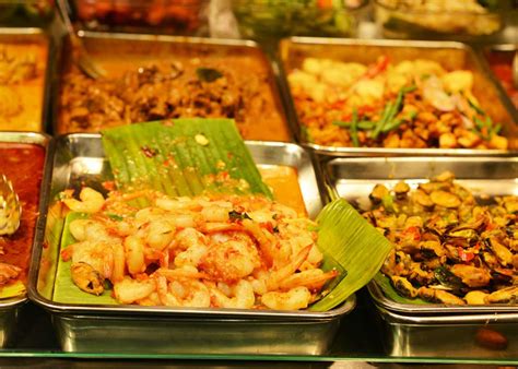 Singapore Food Guide 2025: What to Eat in Singapore for Indians!