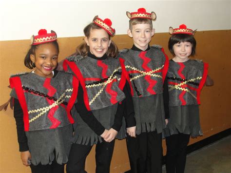 Flying Monkeys | The wizard of oz costumes, Wizard of oz play, Wizard ...