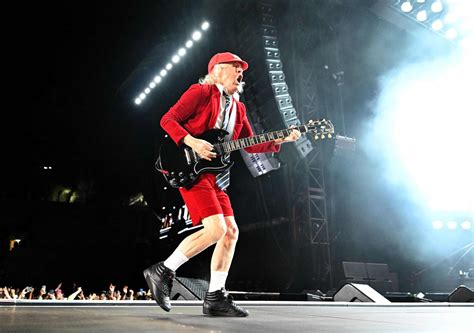 AC/DC shakes the Rose Bowl all night long on first US tour in a decade ...