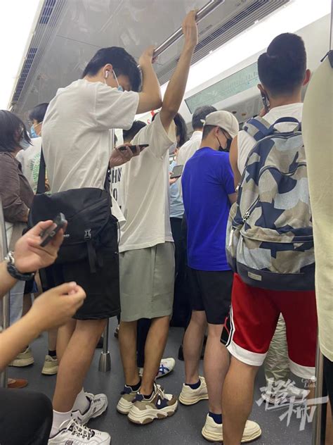 去年有人说热，今年有人说冷，其实杭州地铁里的温度，一直是26℃-27℃-杭州新闻中心-杭州网
